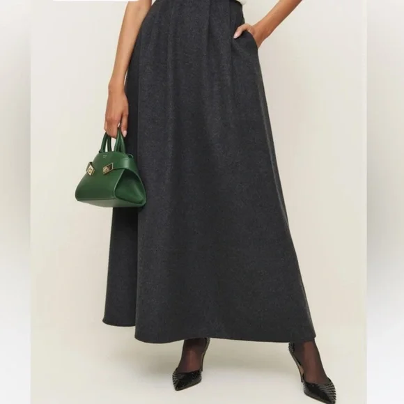 Reformation Lucy skirt in Charcoal - Picture 2 of 6